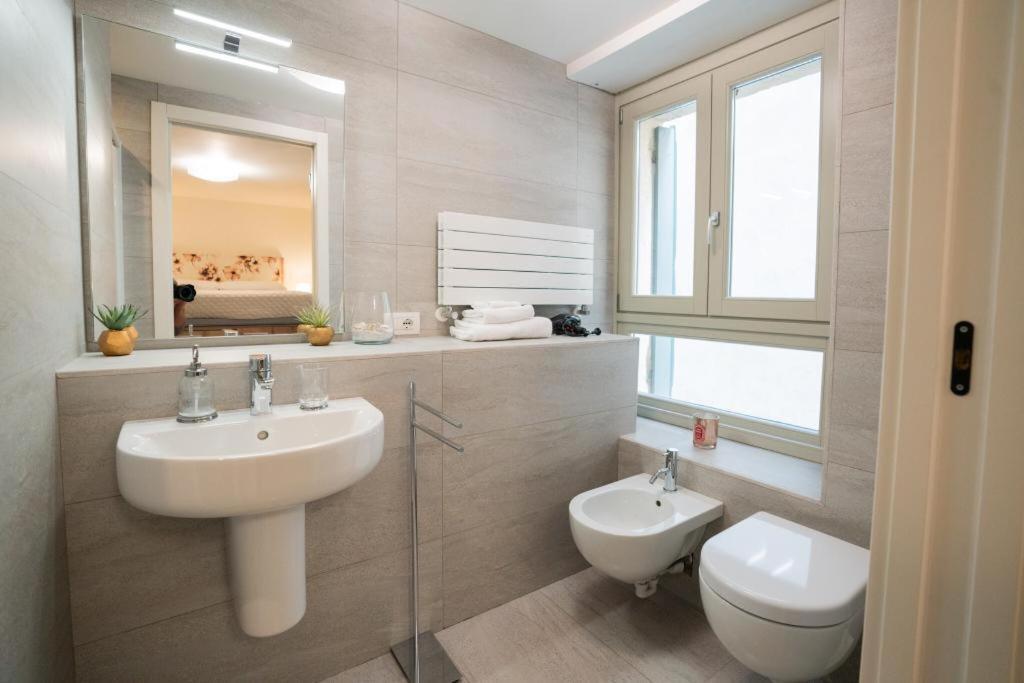 Domus Verona - Borsari Pied-A-Terre Buitenkant foto